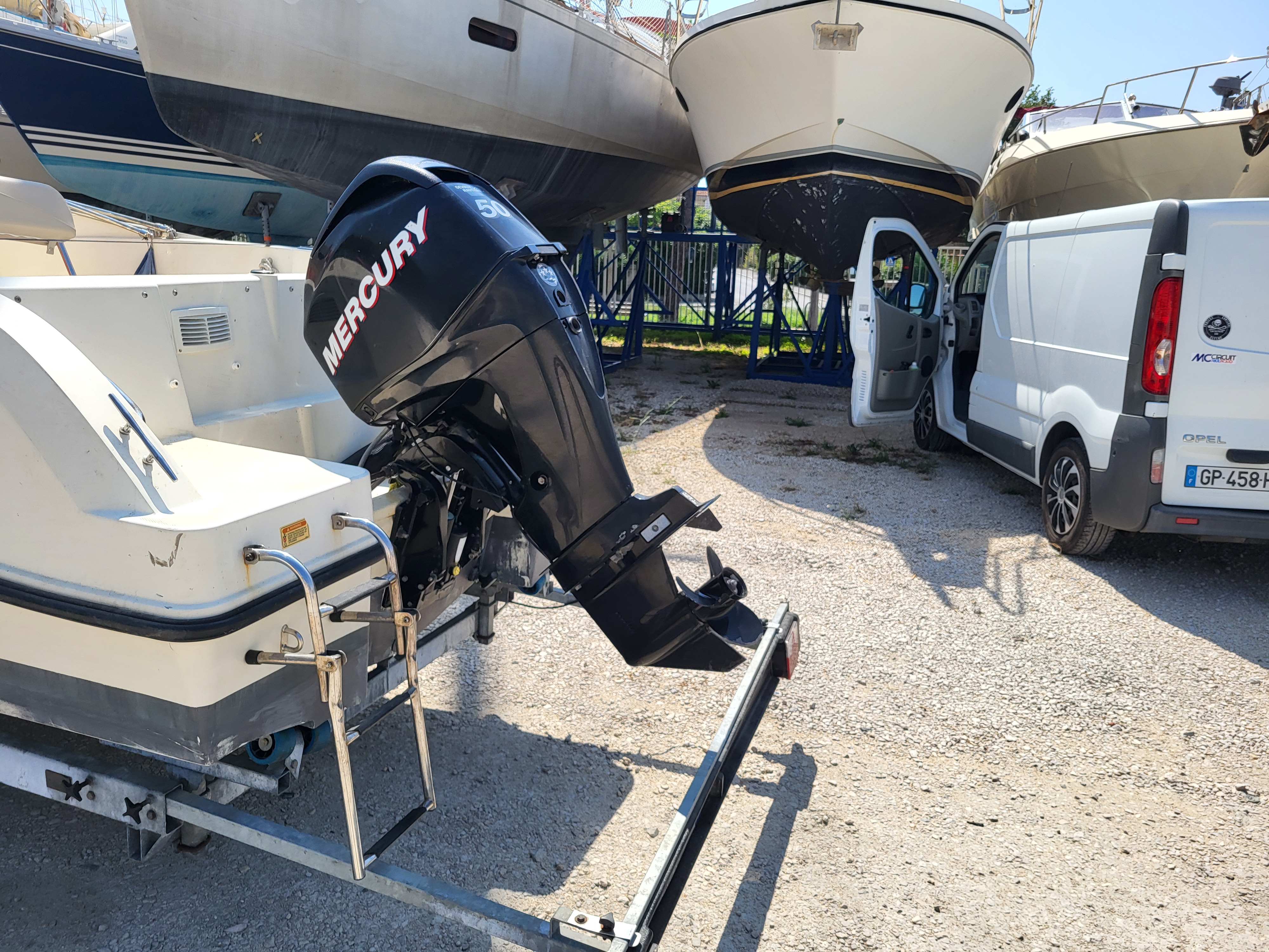 Travaux sur moteur hors-bord